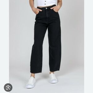 Levi’s Black Balloon Leg Jeans. size 27.